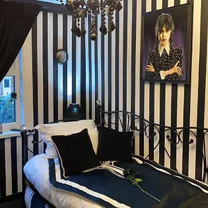 Guest house Wednesday's Family York