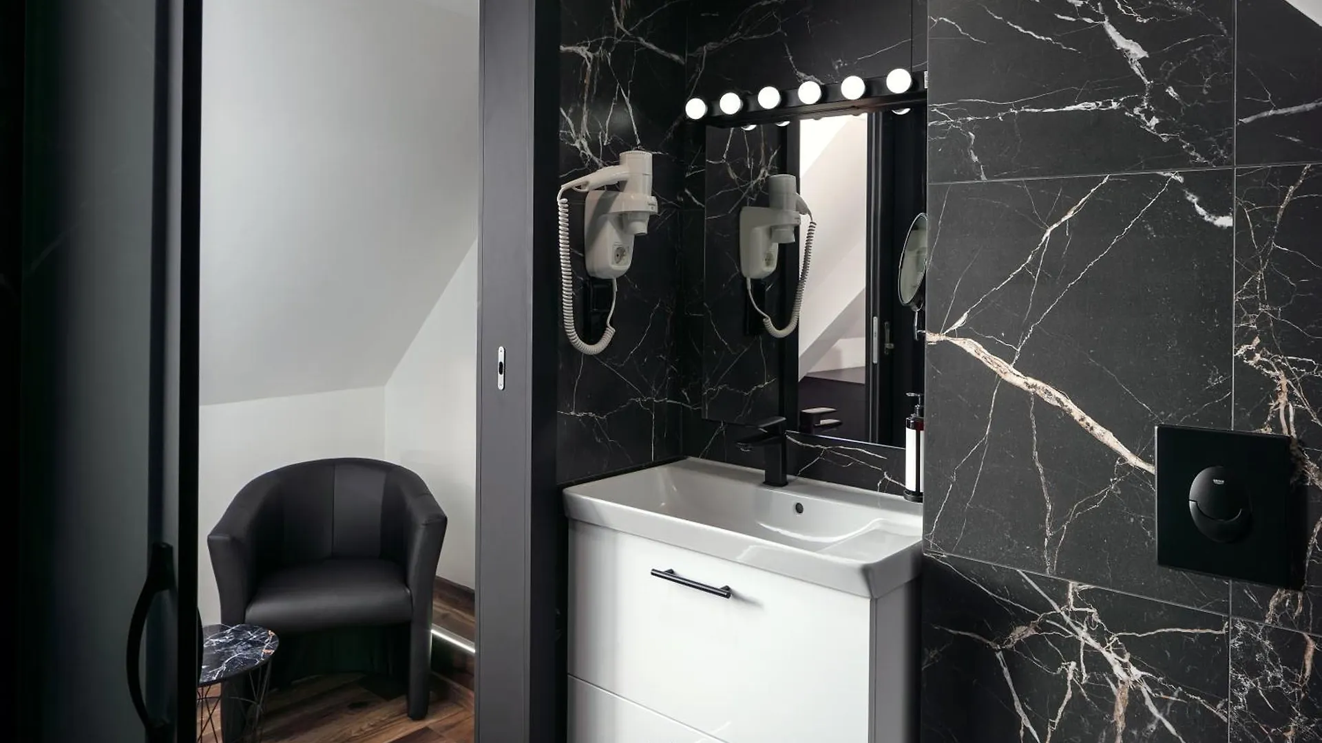 Perla Hotel Prag 4*,